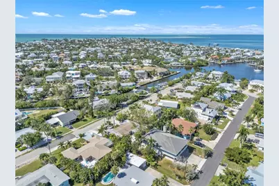 238 85th Street #4, Holmes Beach, FL 34217 - Photo 4