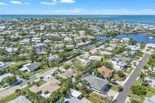 238 85th St, Holmes Beach, FL 34217 - Photo 4