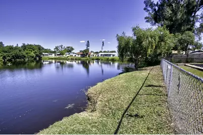 6116 38th Avenue W, Bradenton, FL 34209 - Photo 2