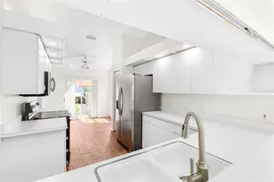 4120 Marseilles Ave, Sarasota, FL 34233 - Photo 10