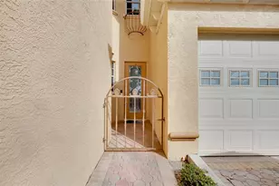 3975 Square E Ln, Sarasota, FL 34238 - Photo 4