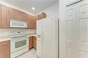 3823 Parkridge Cir, Sarasota, FL 34243 - Photo 12