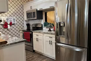 2827 W 74th Street W, Bradenton, FL 34209 - Photo 2