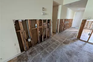 3074 Lake Bayshore Dr, Bradenton, FL 34205 - Photo 6