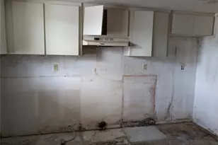 3074 Lake Bayshore Dr, Bradenton, FL 34205 - Photo 4