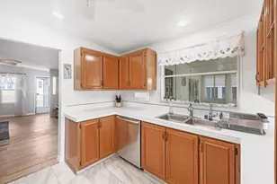 1918 Indiana Ave, Bradenton, FL 34207 - Photo 10