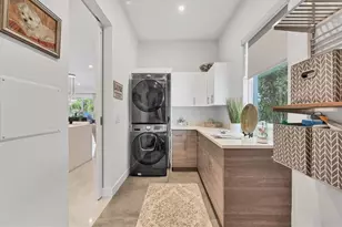 2711 Blossom Dr, Sarasota, FL 34239 - Photo 12