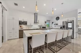 2711 Blossom Dr, Sarasota, FL 34239 - Photo 10