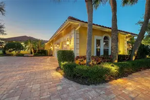 8250 Hugh Alison Pl, Sarasota, FL 34240 - Photo 4