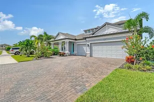 5620 Soft Skies Dr, Sarasota, FL 34238 - Photo 4