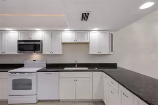 4761 Independence Dr, Bradenton, FL 34210 - Photo 6