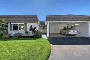 5474 Riverbluff Cir, Sarasota, FL 34231 - Photo 2