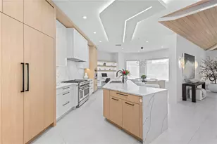 1808 Flower Dr, Sarasota, FL 34239 - Photo 4