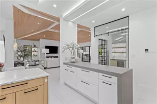 1808 Flower Dr, Sarasota, FL 34239 - Photo 6