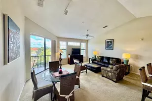 8325 38th St Cir E, Sarasota, FL 34243 - Photo 6