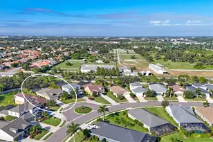 7040 White Willow Ct, Sarasota, FL 34243 - Photo 2