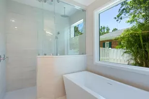 1637 Hyde Park St, Sarasota, FL 34239 - Photo 22