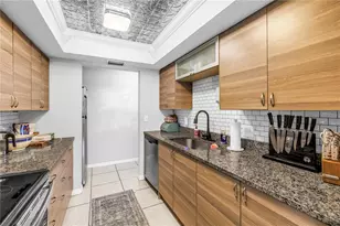 4078 Groveland Ave, Sarasota, FL 34231 - Photo 10