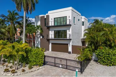 201 N Harbor Drive, Holmes Beach, FL 34217 - Photo 24