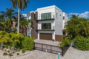 201 N Harbor Dr, Holmes Beach, FL 34217 - Photo 24