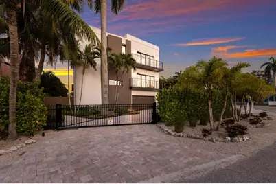201 N Harbor Drive, Holmes Beach, FL 34217 - Photo 6