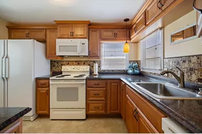 251 Southwinds Drive, Sarasota, FL 34231 - Photo 10