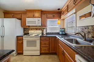 251 Southwinds Dr, Sarasota, FL 34231 - Photo 10