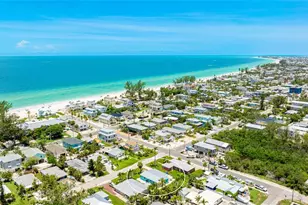 2713 Avenue C, Holmes Beach, FL 34217 - Photo 34