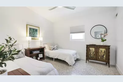 2713 Avenue C, Holmes Beach, FL 34217 - Photo 24