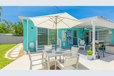 2713 Avenue C, Holmes Beach, FL 34217 - Photo 2
