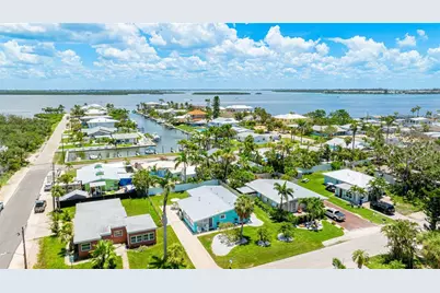 2713 Avenue C, Holmes Beach, FL 34217 - Photo 4