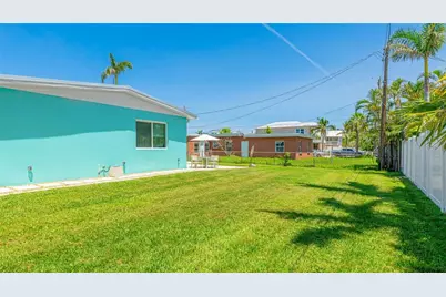2713 Avenue C, Holmes Beach, FL 34217 - Photo 26