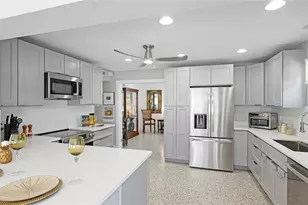 2713 Avenue C, Holmes Beach, FL 34217 - Photo 8