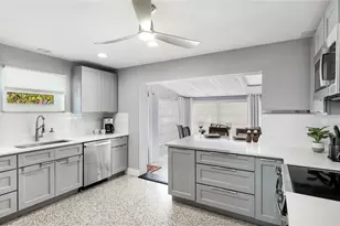 2713 Avenue C, Holmes Beach, FL 34217 - Photo 6