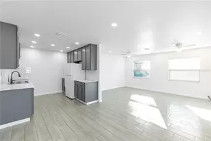 2701 13th St W, Palmetto, FL 34221 - Photo 6