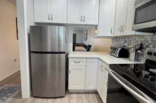 1634 Stickney Point Rd, Sarasota, FL 34231 - Photo 4