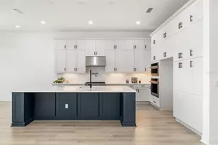 4517 Mondrian Ct, Sarasota, FL 34240 - Photo 2