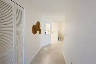 4581 Lakecrest Pl, Sarasota, FL 34233 - Photo 4