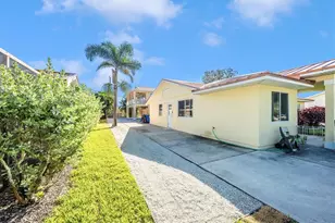907 Riviera St, Venice, FL 34285 - Photo 50