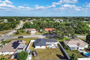 7304 Claries Dr, Sarasota, FL 34243 - Photo 8