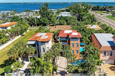 4003 5th Avenue, Holmes Beach, FL 34217 - Photo 2