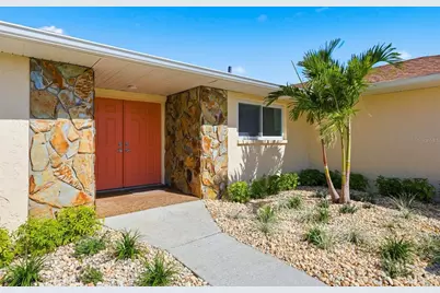 8711 51st Avenue W, Bradenton, FL 34210 - Photo 4