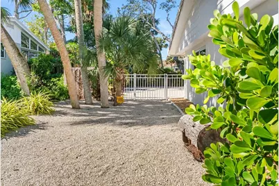 630 Venice Lane, Sarasota, FL 34242 - Photo 46