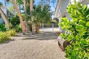 630 Venice Ln, Sarasota, FL 34242 - Photo 46