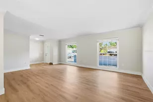 630 Venice Ln, Sarasota, FL 34242 - Photo 10