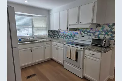 3235 Sweet Bay Terrace, Sarasota, FL 34237 - Photo 18