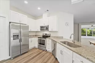 5621 Garden Lakes Dr, Bradenton, FL 34203 - Photo 4