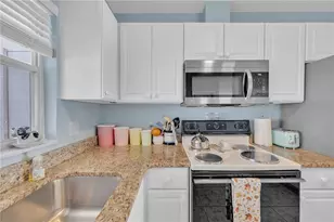 2401 Riverbluff Pkwy, Sarasota, FL 34231 - Photo 16