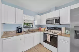 2401 Riverbluff Pkwy, Sarasota, FL 34231 - Photo 14