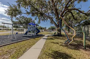 3208 Ramblewood Dr N, Sarasota, FL 34237 - Photo 40